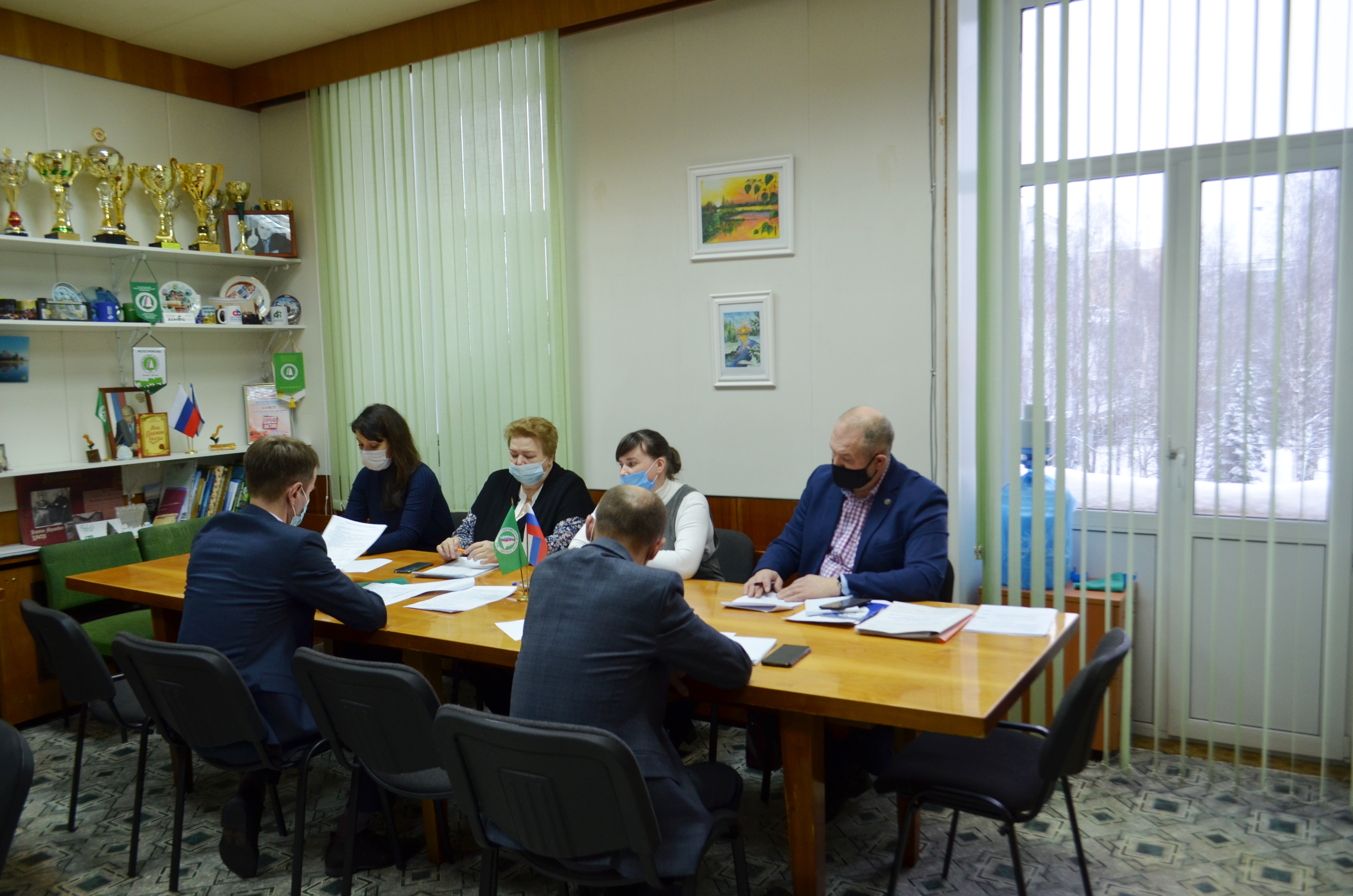 В Архангельске проходят взаимные консультации сторон соцпартнерства сферы ЛПК
